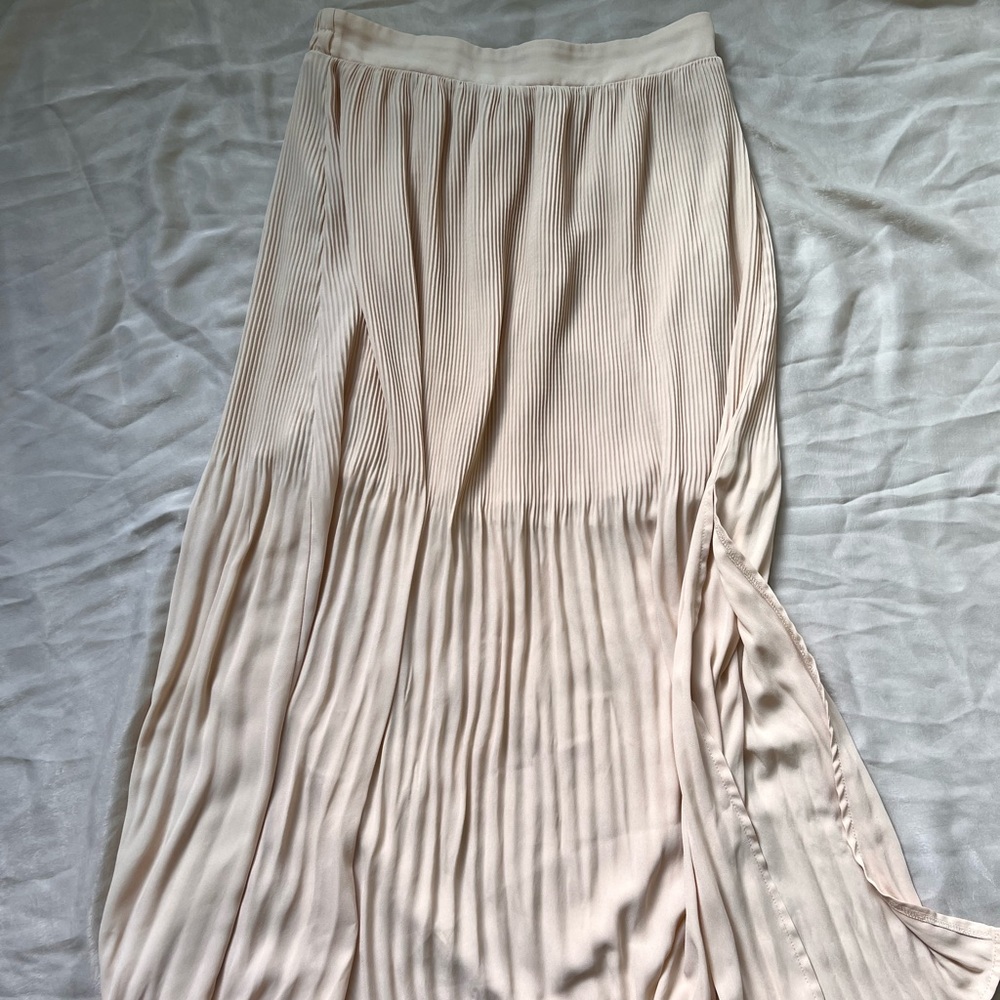 Long shirt with slit on the side leg